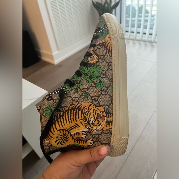 Gucci Men’s Major High Top shoes in Cub Print - Picture 9 of 10